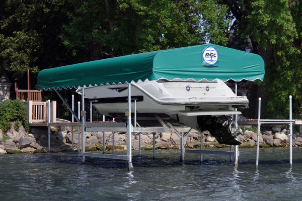 Small Vertical Boat Lift